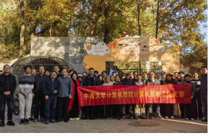 一群人站在卡车前 AI 生成的内容可能不正确。